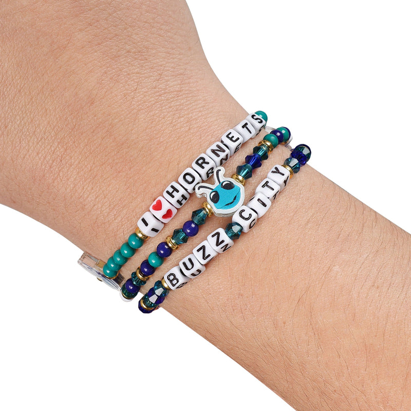 Digital charms buzz on connected friendship bracelet - Springwise