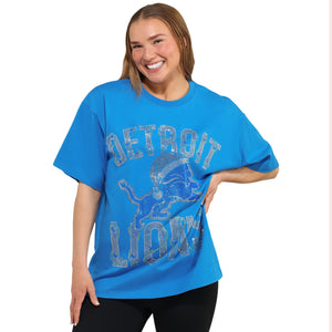 Detroit Lions NFL Womens Rhinestone Logo Oversized Holiday T-Shirt (PREORDER - SHIPS LATE DECEMBER)